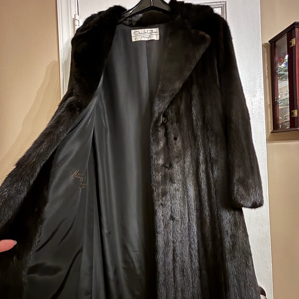 Oscar de la Renta Luxurious Black Fur Coat